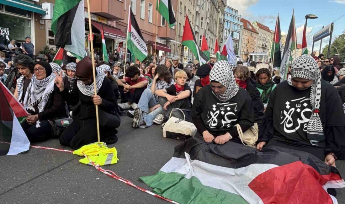 Berlin’de Filistin’e destek gösterisinin yapıldığı sırada polis, sert bir şekilde