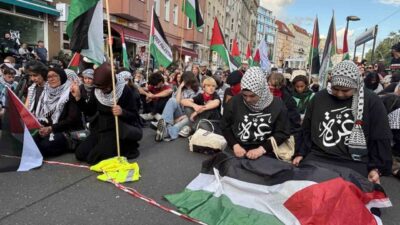 Berlin’de Filistin’e destek gösterisinin yapıldığı sırada polis, sert bir şekilde