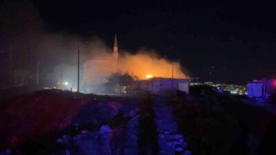 Adıyaman’ın Besni ilçesindeki bir iş yerinde çıkan yangın, şiddetli rüzgarın