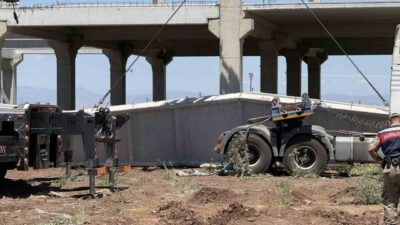 Diyarbakır’ın Kayapınar ilçesinde bir beton blokun üzerine düşmesi sonucu ağır
