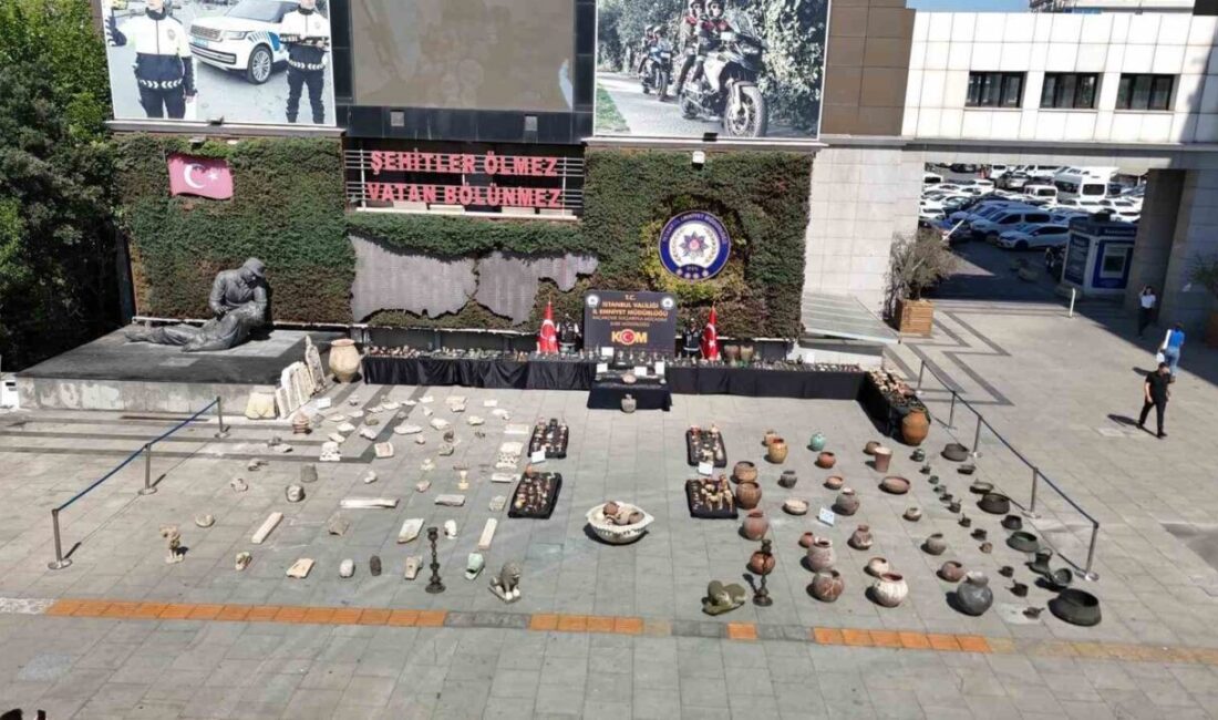 İstanbul Emniyet Müdürlüğü’nce düzenlenen operasyonda ele geçirilen binlerce tarihi eser,
