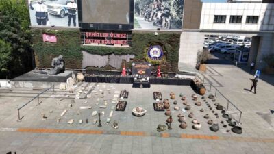 İstanbul Emniyet Müdürlüğü’nce düzenlenen operasyonda ele geçirilen binlerce tarihi eser,