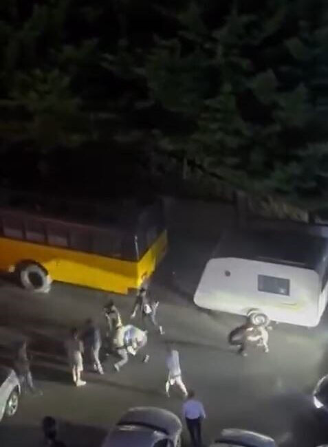 Beylikdüzü’nde bir kişinin, yol verme anlaşmazlığı yüzünden yaşanan kavgada çocuğunun