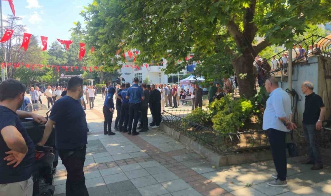 Bursa’nın Orhangazi ilçesinde Cumhuriyet Meydanı’nda meydana gelen bir olayda, aralarında