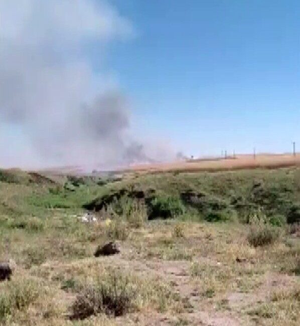 Diyarbakır’ın Silvan ilçesinde biçerdöverle hasat yapan bir makinenin çıkardığı kıvılcım