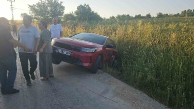 Bilecik’te, Çakırpınar Köyü yolunda meydana gelen trafik kazasında 2 aracın