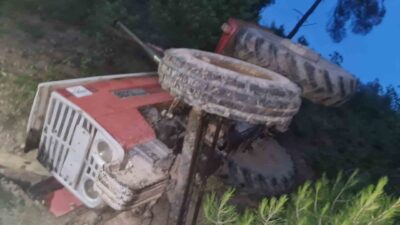 Bilecik’te bir traktörün kontrolünden çıkarak devrilmesi sonucunda trafik kazası meydana