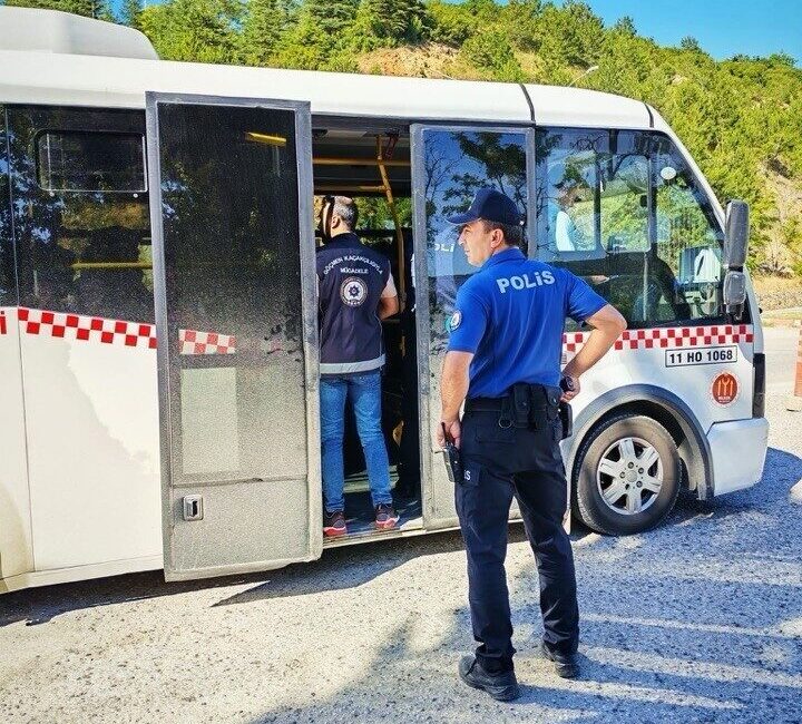 Bilecik’te düzensiz göçle mücadele kapsamında huzur uygulaması düzenlendi. Bilecik İl