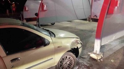 Bilecik’te yaşanan bir kaza sonucunda, otomobil sürücüsü akaryakıt istasyonundaki yıkama