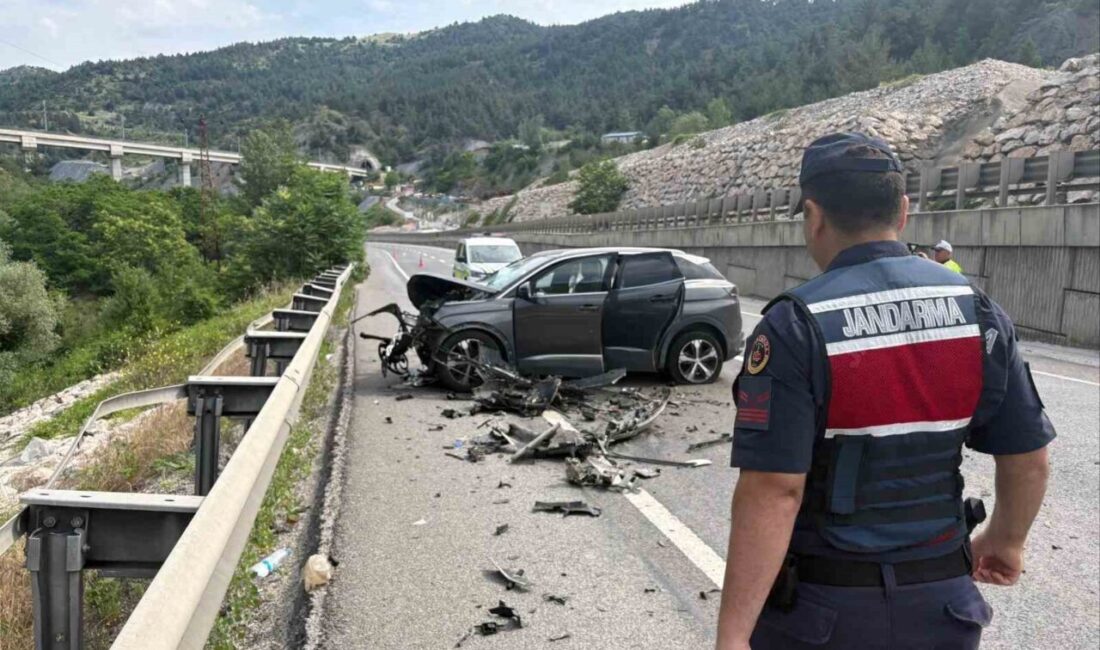 Bilecik’te meydana gelen bir trafik kazasında, aynı yönde seyreden bir