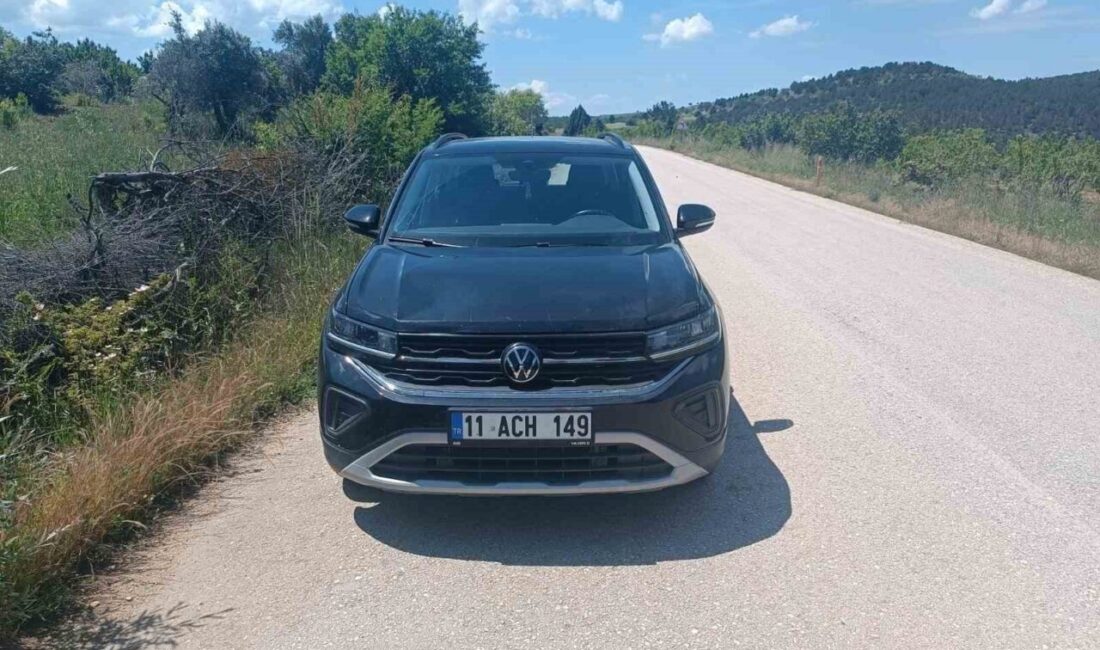 Bilecik’te yaşanan trafik kazasında bir otomobilin çarptığı çocuk ağır yaralandı.