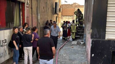 Diyarbakır’da, Muradiye Mahallesi’nde bulunan 5 katlı bir apartmanın girişindeki odunluğunda