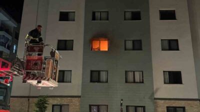 Adıyaman ilinde bir apartman dairesinde meydana gelen yangın sonucunda dumandan