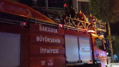 Sakarya’nın Karasu ilçesinde, bir sitenin apartman boşluğunda bulunan bebek arabalarını