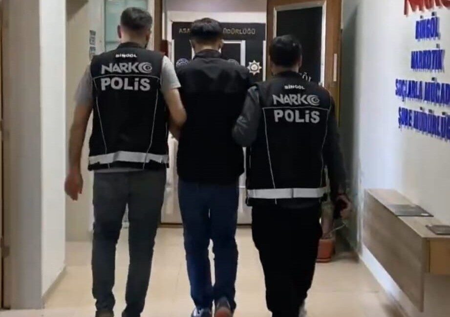 Bingöl ilinde polis ekipleri tarafından yürütülen uyuşturucuyla mücadele operasyonunda tutuklanan