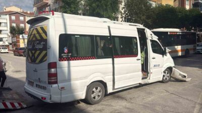 Eskişehir’de yaşanan trafik kazasında 4 aracın karıştığı olayda 9 kişi