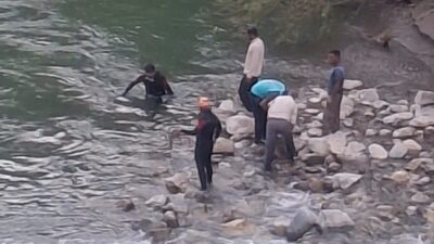 Bitlis’in Mutki ilçesinde, dereye giren 3 kardeşten biri hayatını kaybetti,
