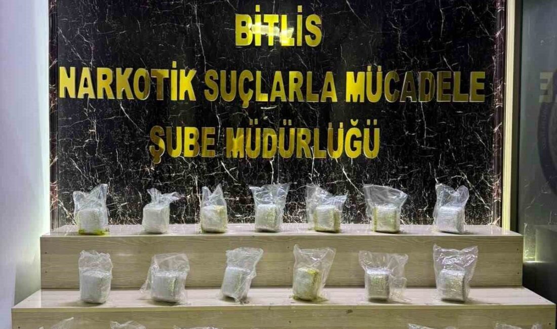 Bitlis’te polis ekiplerinin yürüttüğü operasyon sonucunda bir araçta yakıt deposuna