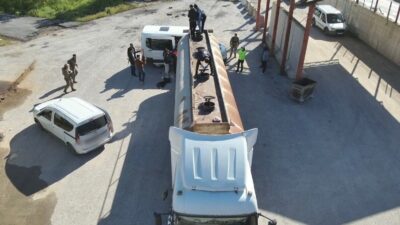Bitlis Emniyet Müdürlüğü tarafından gerçekleştirilen operasyonda, yakıt tankeri içinde 30