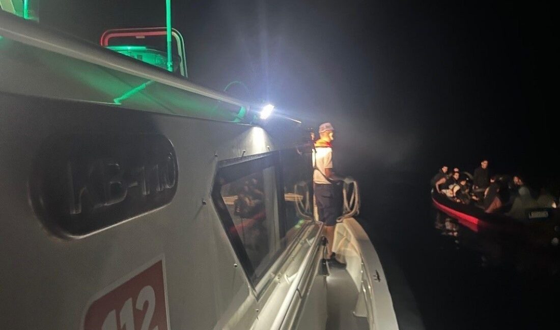 Muğla’nın Bodrum ilçesi açıklarında, Sahil Güvenlik ekipleri tarafından düzensiz göçmenleri