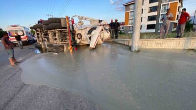 Bolu ilinde meydana gelen bir trafik kazasında bir beton mikseri