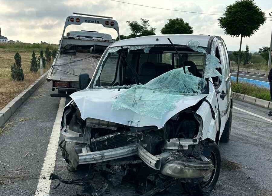 Bolu’nun Güney Çevre Yolu’nda meydana gelen bir trafik kazasında, direksiyon