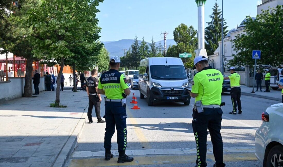 Bolu’da, trafik polisi, jandarma ve zabıta ekipleri tarafından ortak bir