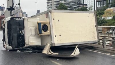 Bomonti-Dolmabahçe Tüneli’nin Bomonti çıkışında meydana gelen bir olayda, bir kamyonet