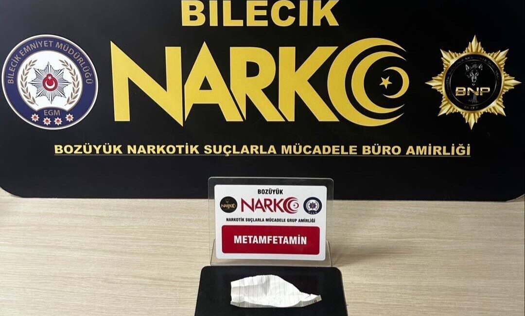 Bilecik’te gerçekleştirilen denetimde bonzai bulunduran ve ehliyetsiz araç kullanan sürücüye