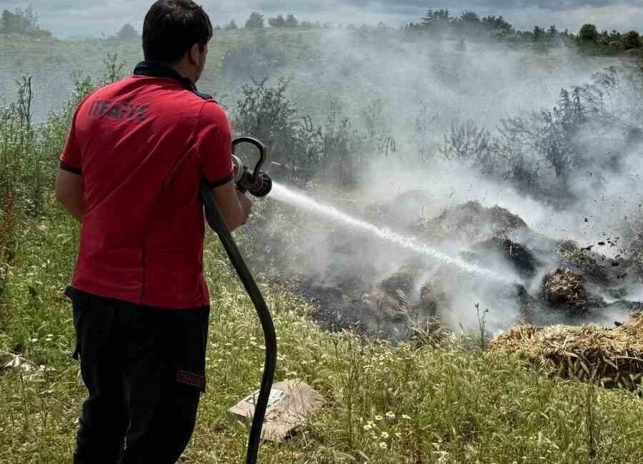 Bolu’nun Dörtdivan ilçesinde boş bir arazide atık samanların tutuşması sonucu