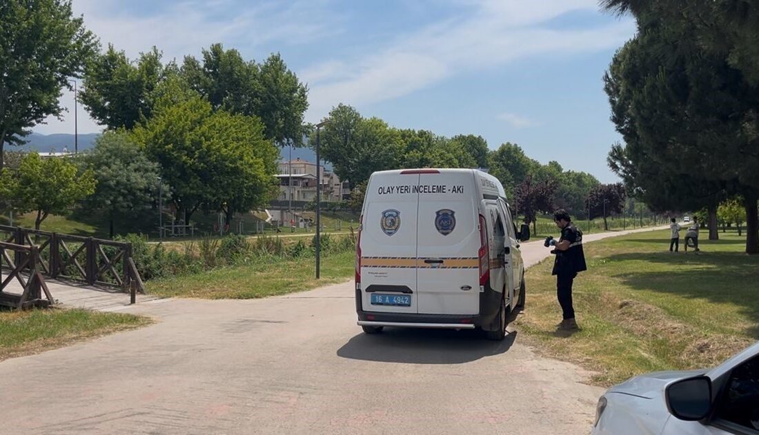 Bursa’nın Osmangazi ilçesindeki Botanik Park’ta bir erkek cesedi bulunmasıyla ekipler