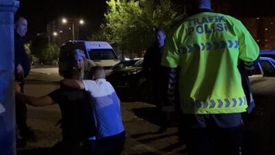 Kayseri’de polis ekipleri, alkollü olduğu belirlenen ve ‘dur’ ihtarına uymayarak