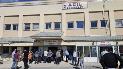Muş’un Bulanık ilçesinde minibüs ile motosikletin çarpışması sonucu gerçekleşen trafik