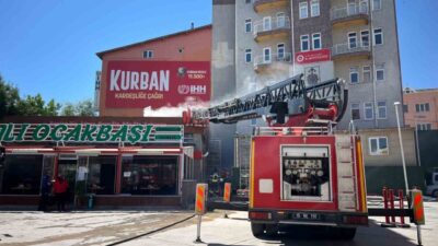 Burdur ilinde bir restoranın bacasında meydana gelen yangın, hızla kontrol