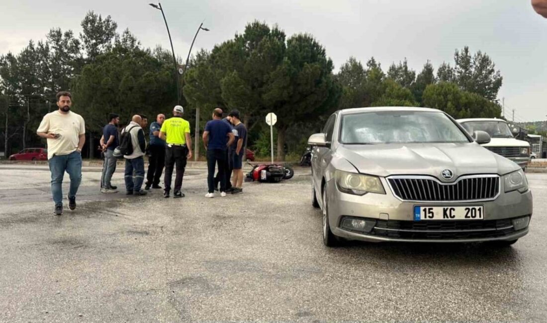 Burdur’da bir motosiklet ile bir otomobilin çarpışması sonucu meydana gelen