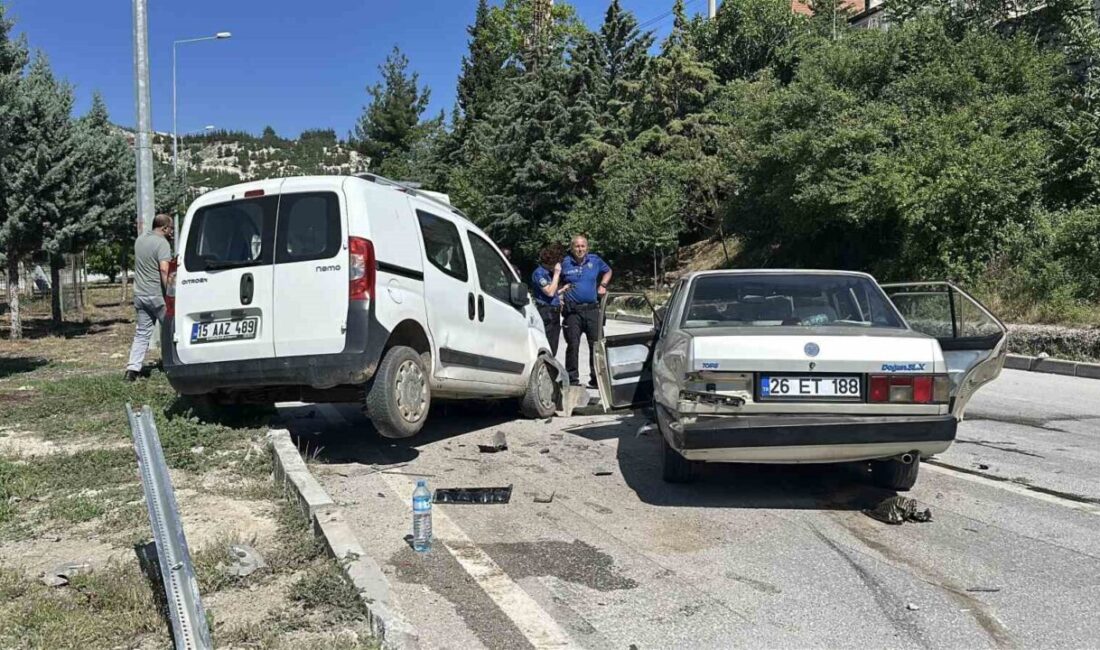 Burdur ilinde meydana gelen trafik kazasında, bir otomobil ile bir