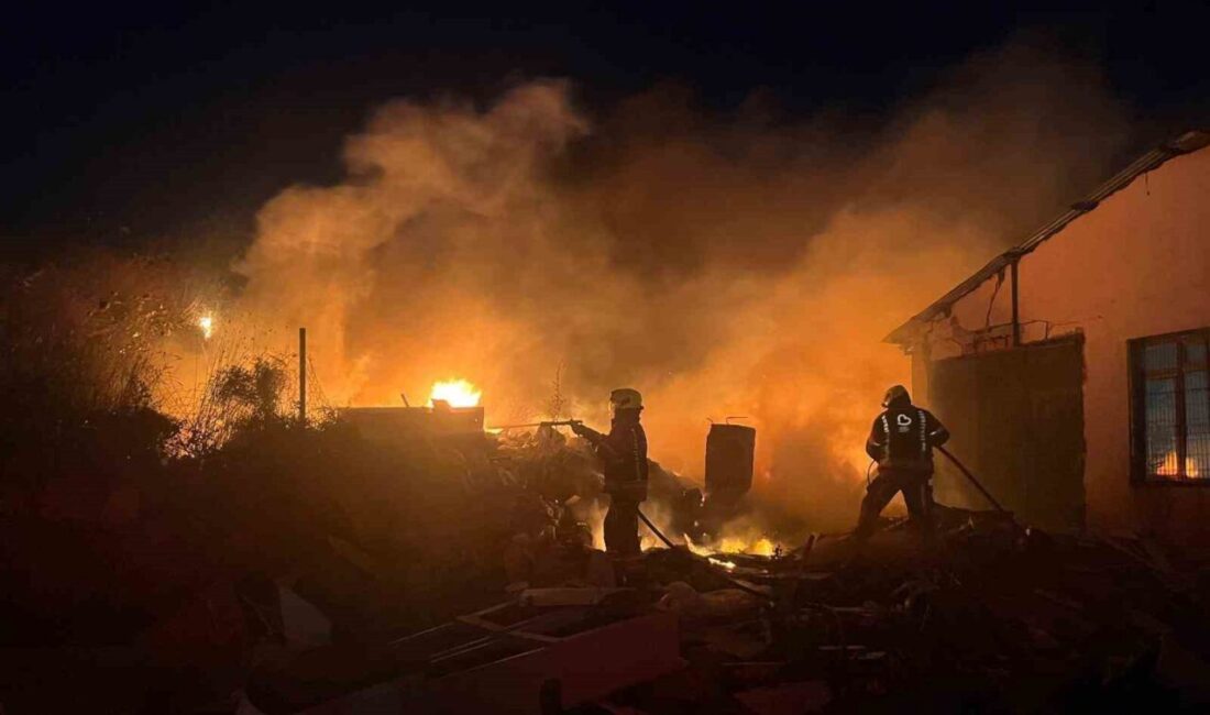 Balıkesir İl Başkanlığı itfaiye ekiplerinin müdahalesiyle, Burhaniye ilçesi Şarköy Mahallesi’nde