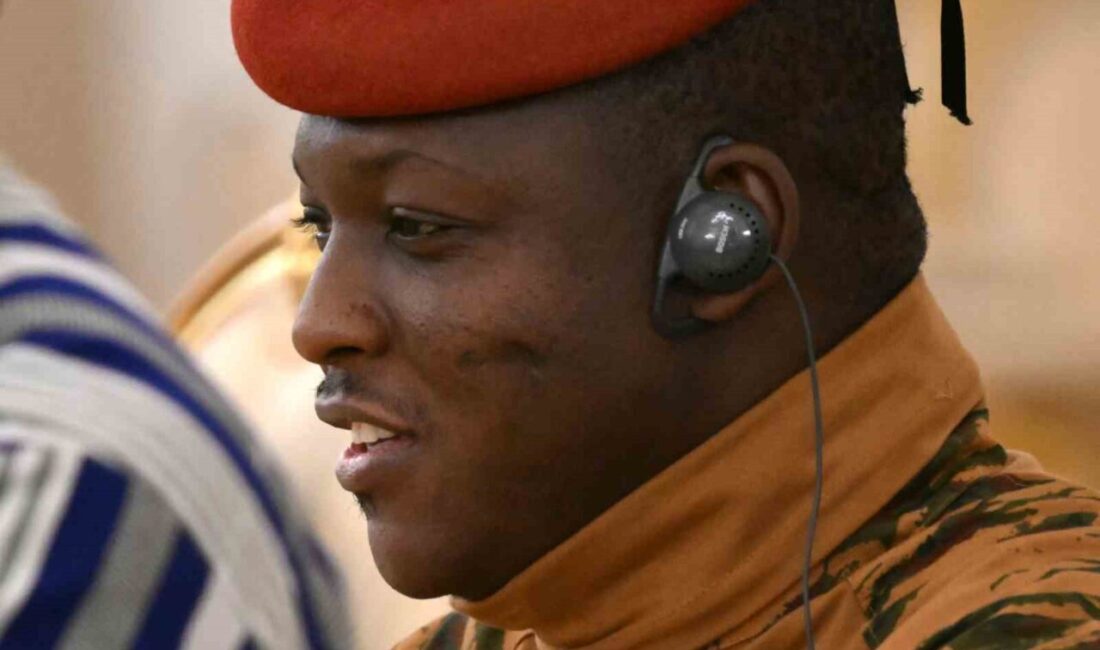 Burkina Faso hükümeti, Fransa ile tüm diplomatik ilişkilerini kestiğini duyurdu.