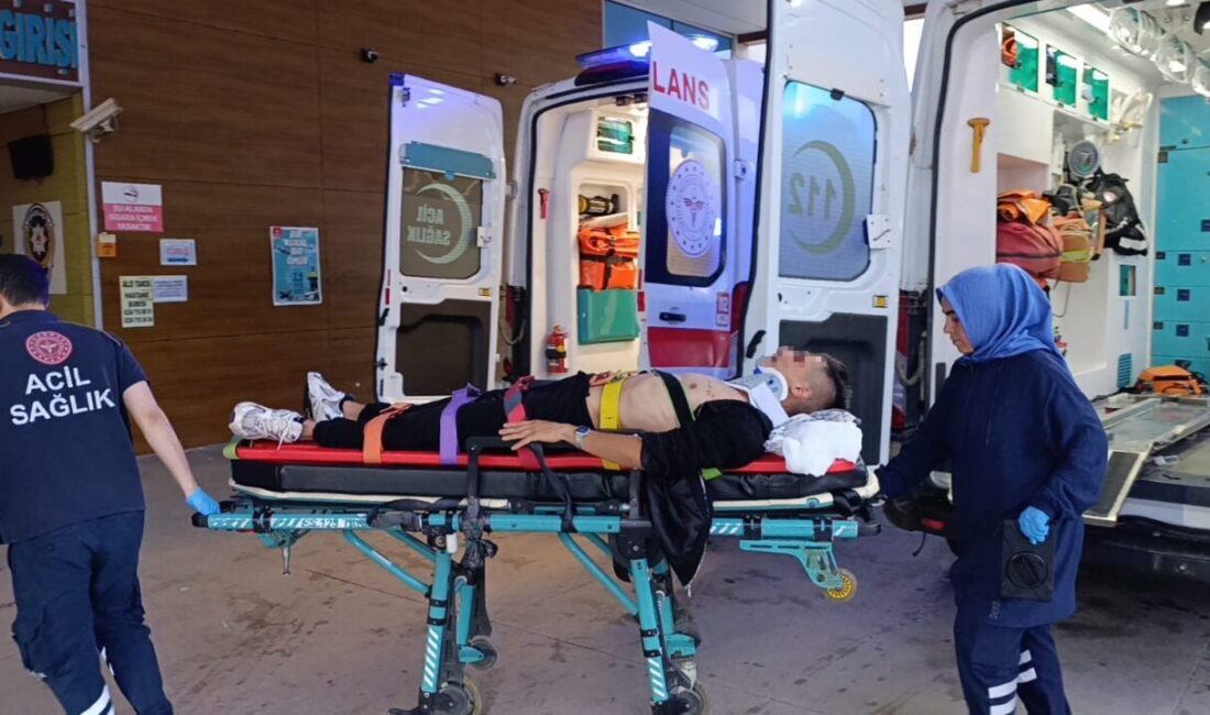 İnegöl ilçesinde meydana gelen trafik kazasında, yağmurun etkisiyle kayganlaşan yolda