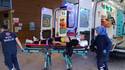 İnegöl ilçesinde meydana gelen trafik kazasında, yağmurun etkisiyle kayganlaşan yolda