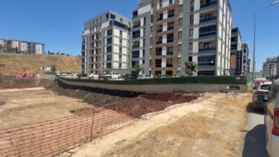 Bursa’da devam eden bir inşaatın yanında bulunan bir sitenin destek
