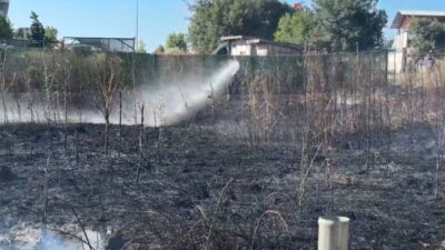 Bursa’da Yunuseli Mahallesi Neşet Ertaş Caddesi yakınlarındaki otluk alanda yangın