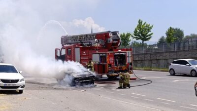 Bursa’nın İnegöl ilçesinde seyir halindeyken motor kısmından dumanlar yükselen bir