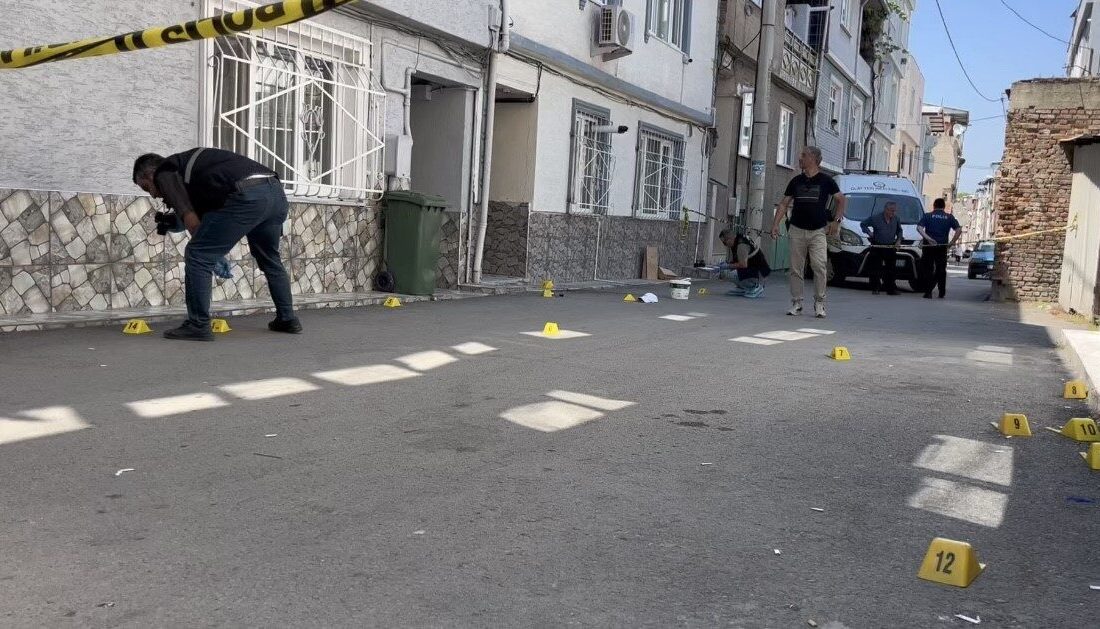 Bursa’nın Osmangazi ilçesinde, husumetli olduğu şahsı sokak ortasında pusuya düşüren