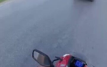 Bir sürücü, Bursa’da trafik adasına ters yönden girerek tehlikeli bir