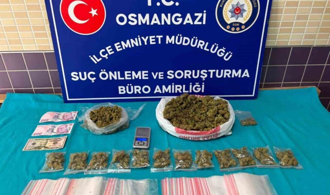 Bursa’da gerçekleştirilen polis operasyonunda yaklaşık 1 kilogram esrar ve çeşitli