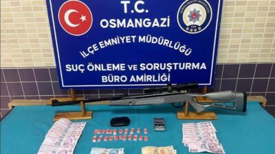 Bursa’nın Osmangazi ilçesinde gerçekleştirilen operasyonda, uyuşturucu ticareti yaptığı şüphelenilen kişiler
