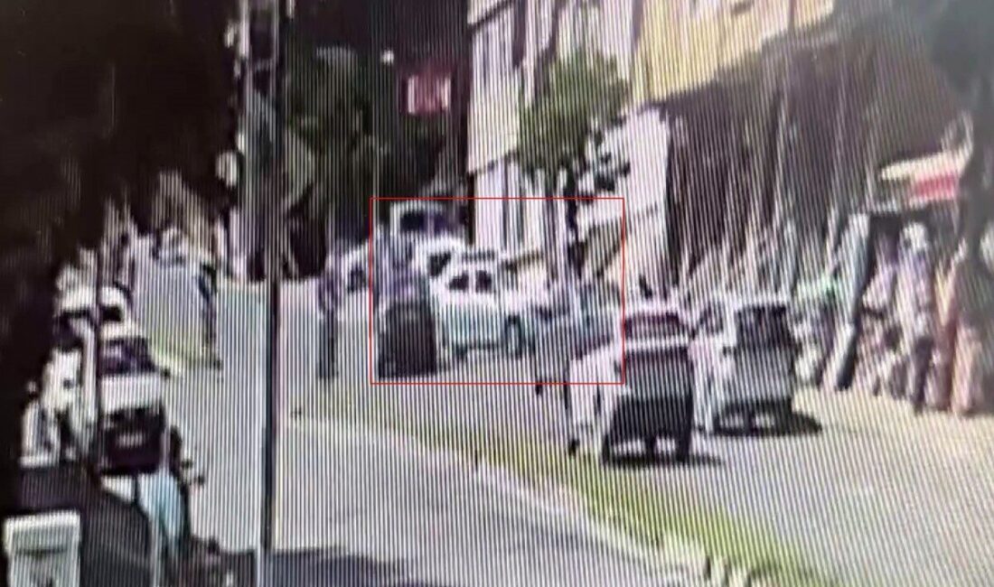 Büyükçekmece’de meydana gelen kazada, 20 yaşındaki ehliyetsiz sürücünün durağa çarpması