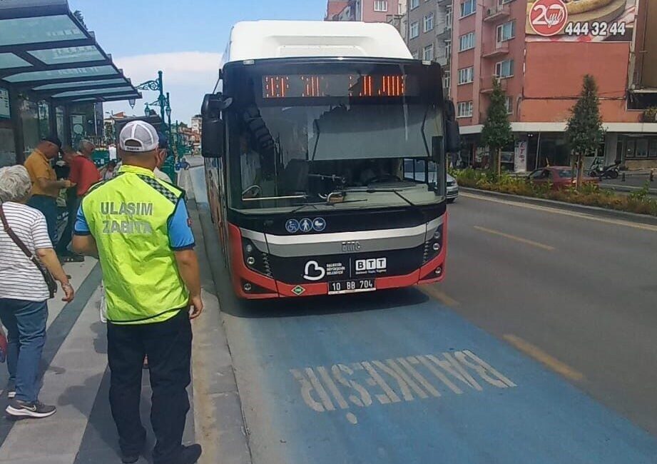 Balıkesir Büyükşehir Belediyesi, hava sıcaklıklarının yükselmesiyle birlikte toplu taşıma araçlarının