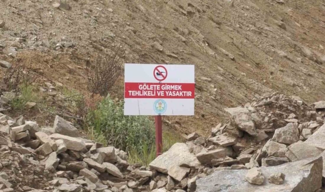 Manisa Büyükşehir Belediyesi, yaz aylarında serinlemek için sulama kanalları ve